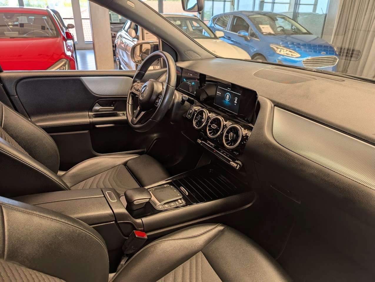 Mercedes-Benz B 180  RFK. *Car-Play*. BT. LED. Wenig KM.