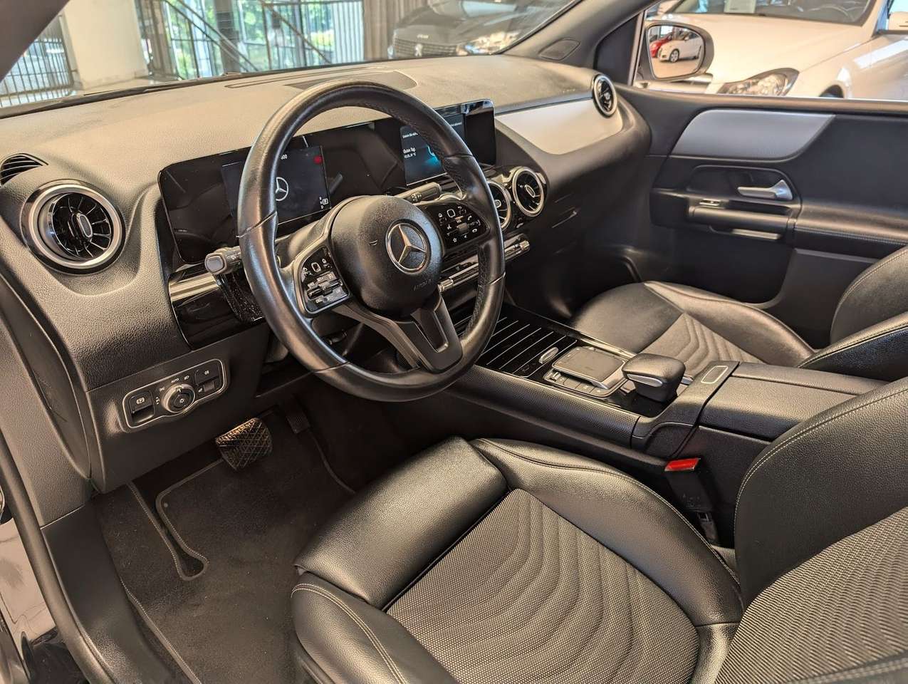 Mercedes-Benz B 180  RFK. *Car-Play*. BT. LED. Wenig KM.
