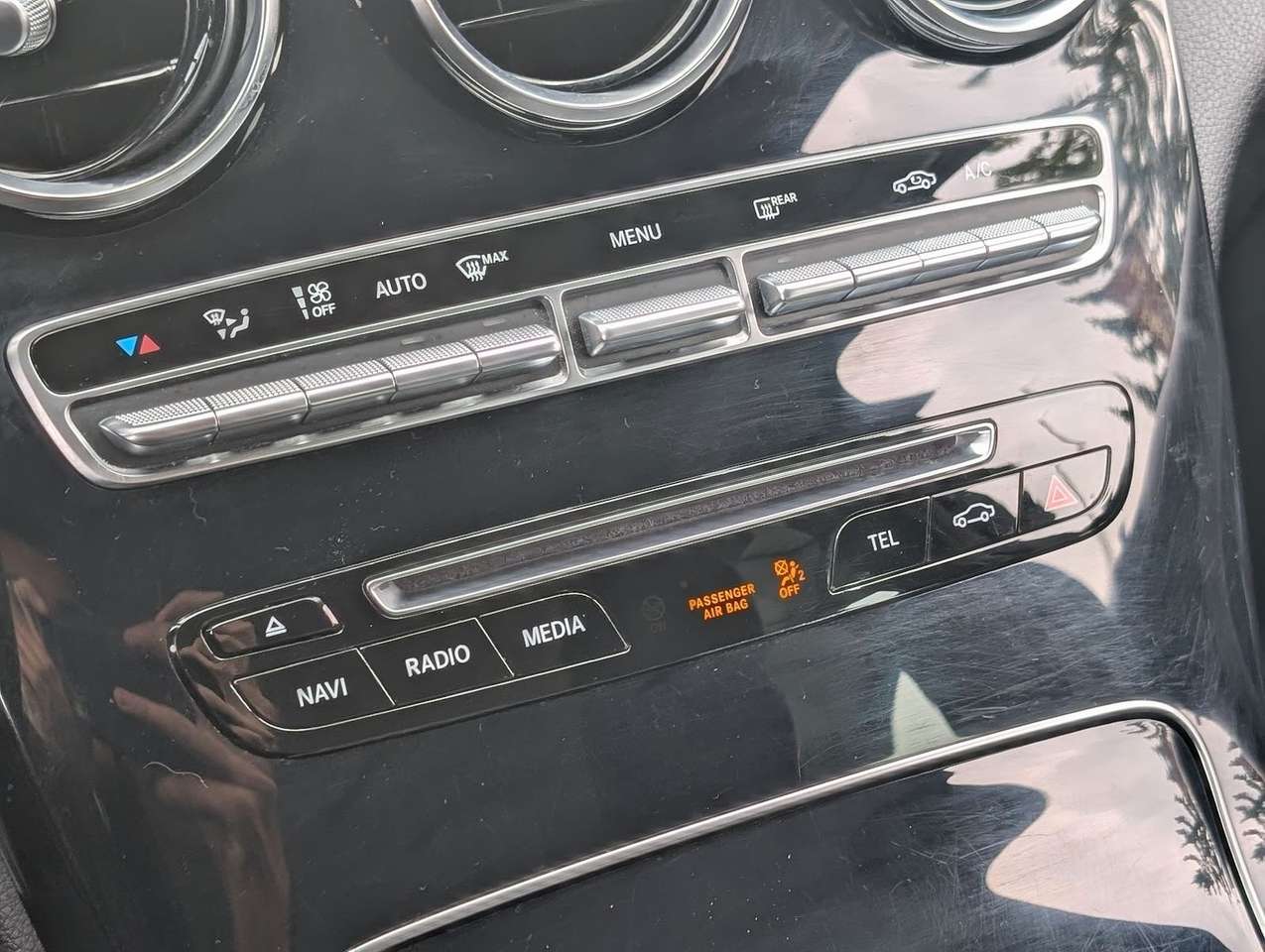 Mercedes-Benz C 180  BlueTec / d Sitzh. Navi. LED. BT AMG Line