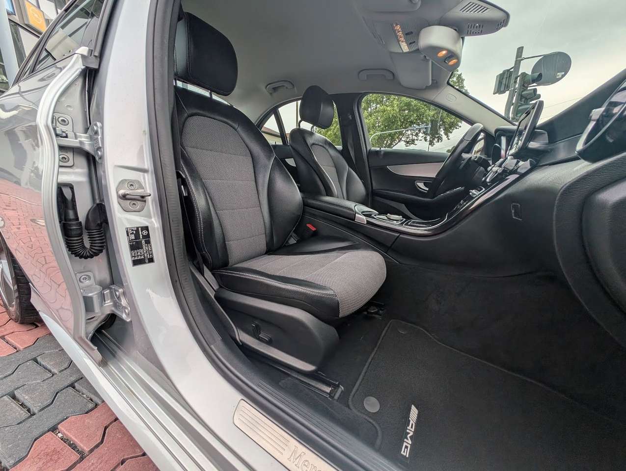 Mercedes-Benz C 180  BlueTec / d Sitzh. Navi. LED. BT AMG Line