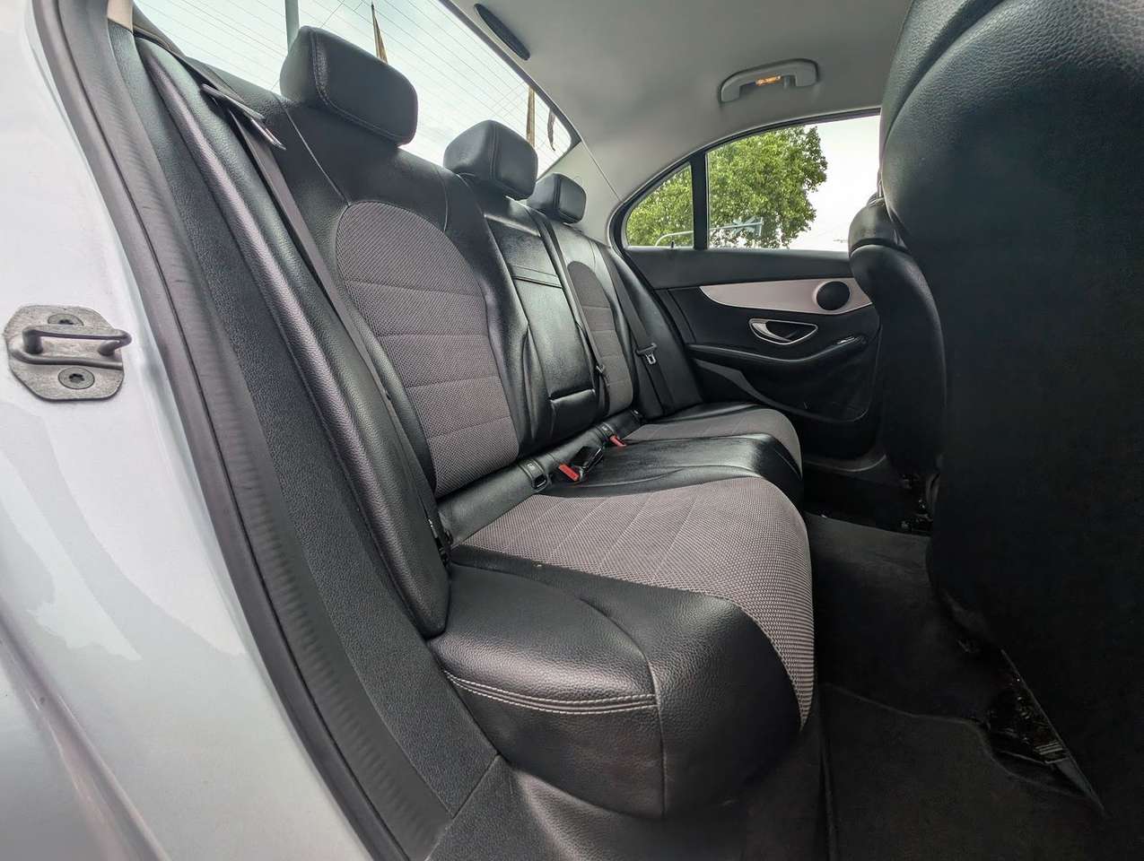 Mercedes-Benz C 180  BlueTec / d Sitzh. Navi. LED. BT AMG Line