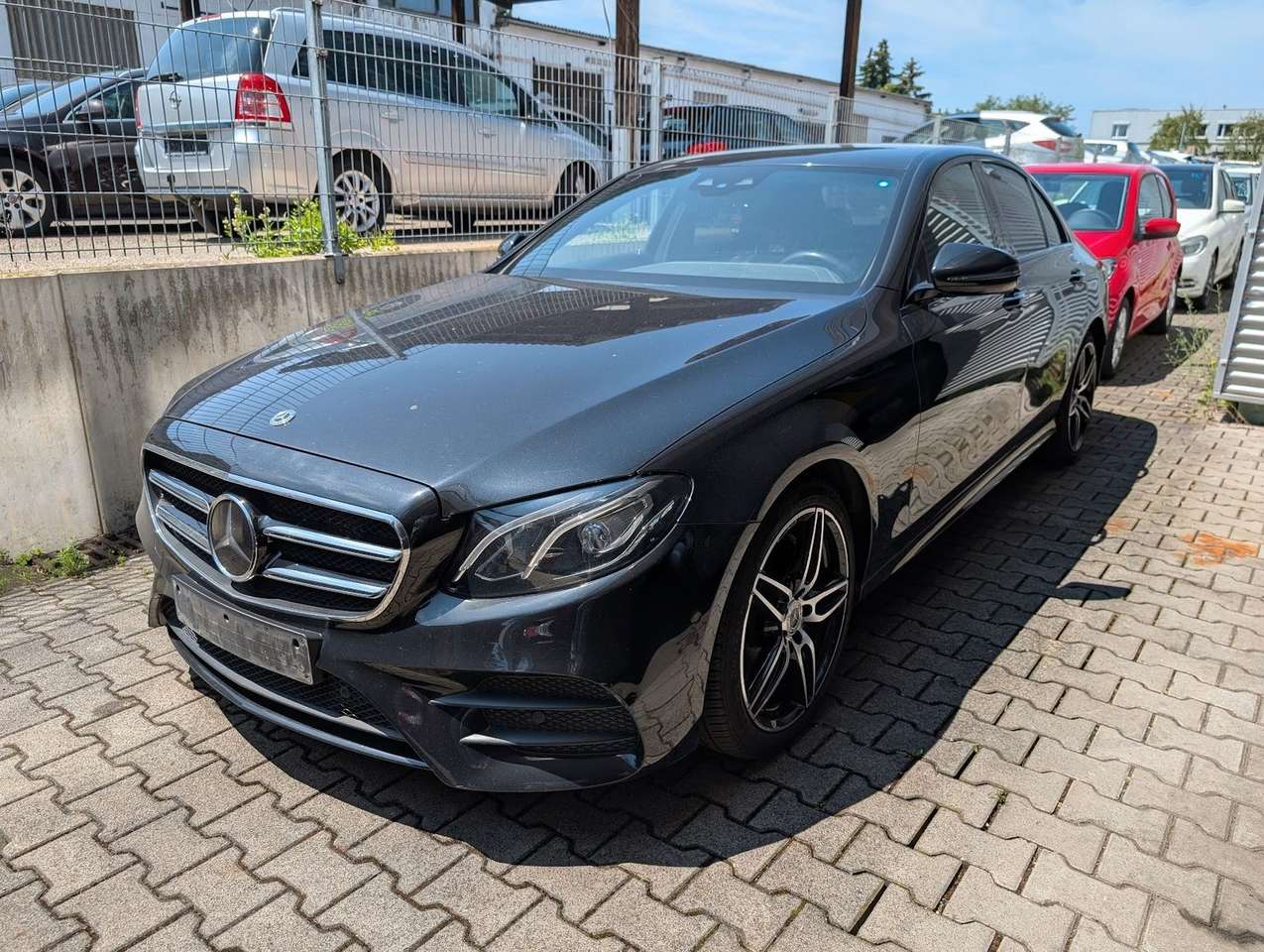 Mercedes-Benz E 200  d AMG-Line. AHK. RFK. Navi. *Distronic*