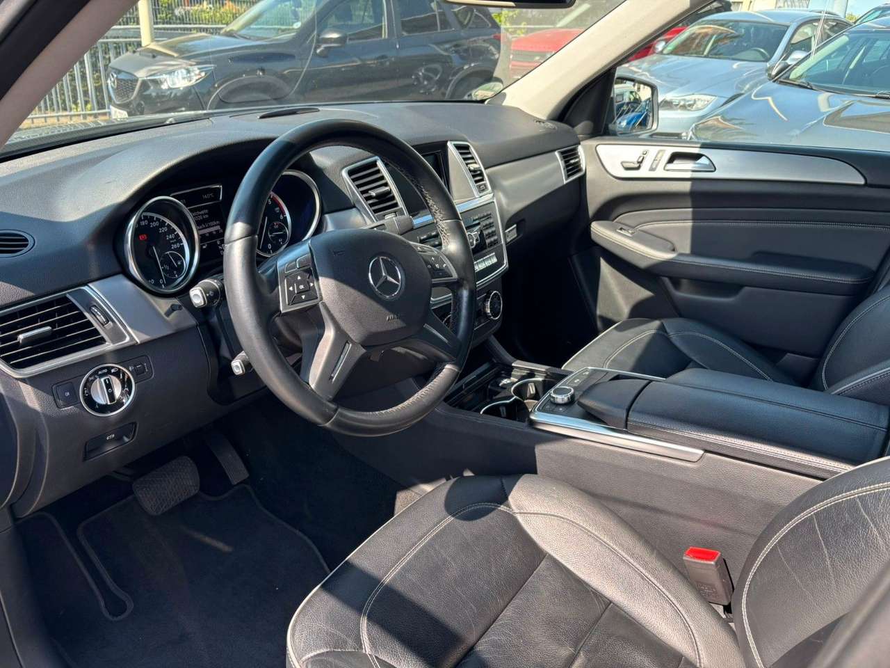 Mercedes-Benz ML 350  ML350 BlueTec Navi Schiebedach SitzheizungKamera