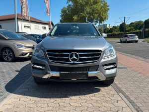 Mercedes-Benz ML 350  ML350 BlueTec Navi Schiebedach SitzheizungKamera