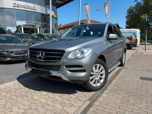 Mercedes-Benz ML 350  ML350 BlueTec Navi Schiebedach SitzheizungKamera