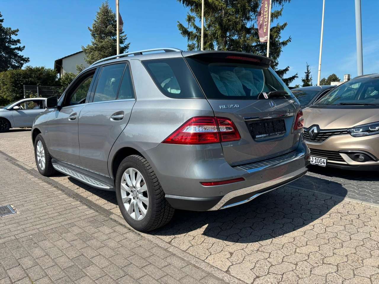 Mercedes-Benz ML 350  ML350 BlueTec Navi Schiebedach SitzheizungKamera