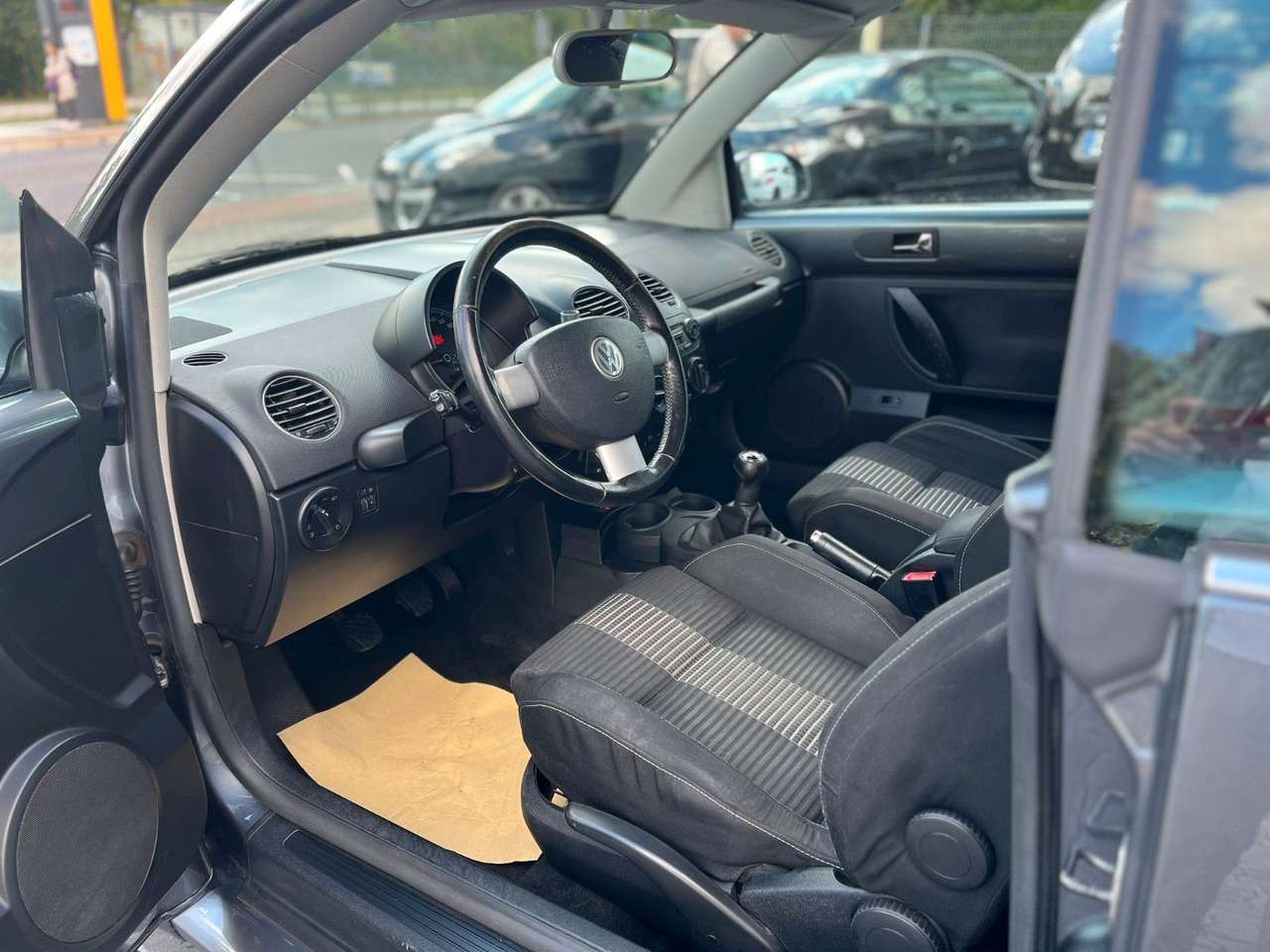 Volkswagen New Beetle  2.0 CUP Edition Sitzh. Klima. Radio