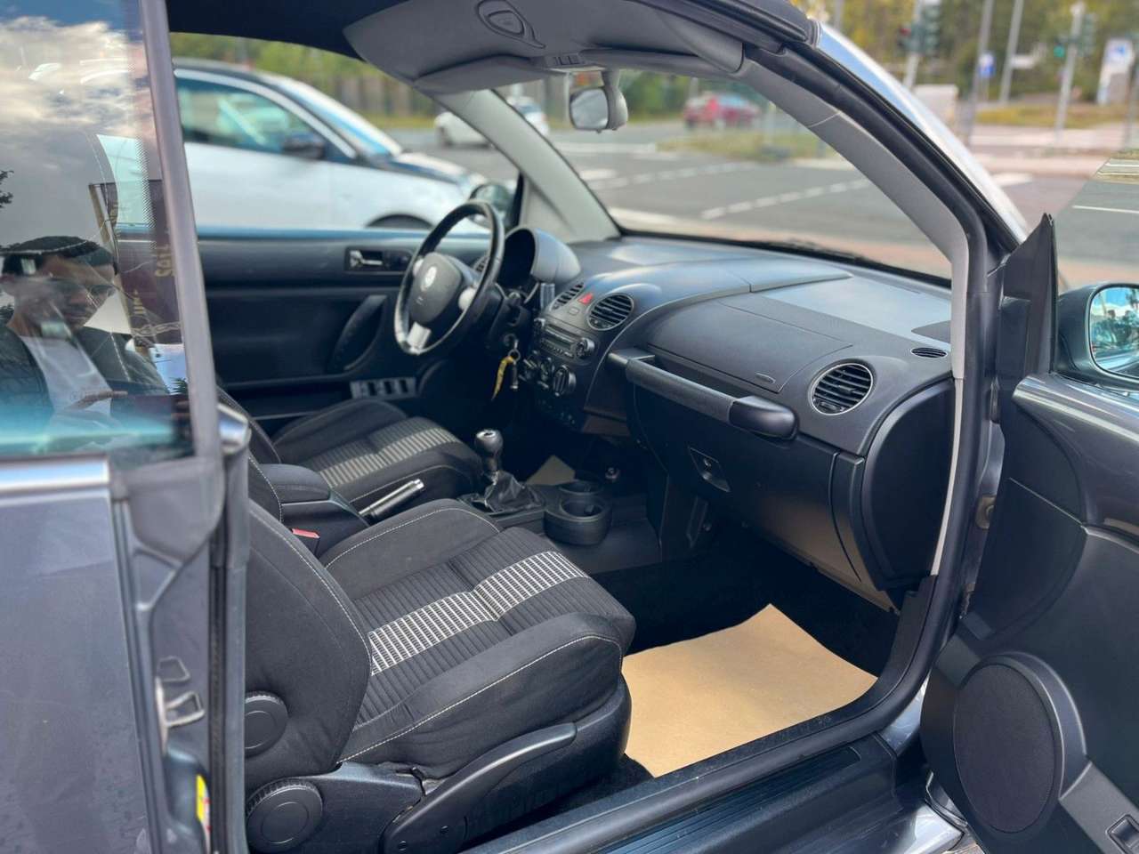 Volkswagen New Beetle  2.0 CUP Edition Sitzh. Klima. Radio