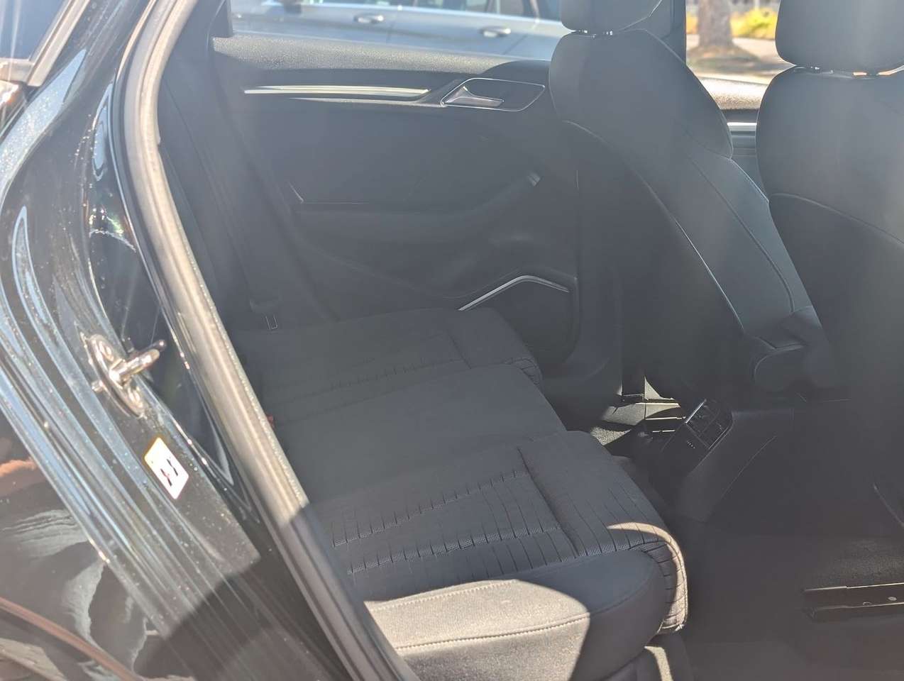 Audi A3  Limousine 30 TDI sport Navi. Automatik. PDC.