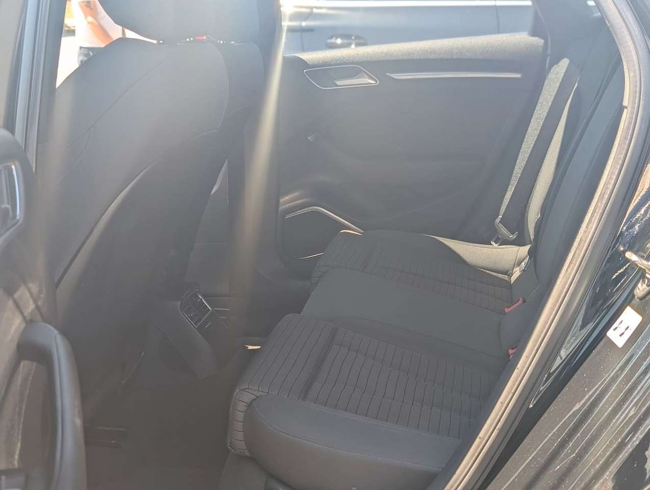 Audi A3  Limousine 30 TDI sport Navi. Automatik. PDC.