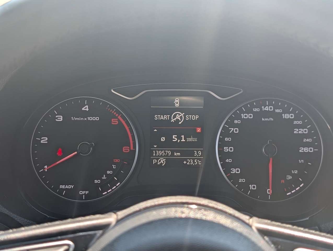 Audi A3  Limousine 30 TDI sport Navi. Automatik. PDC.