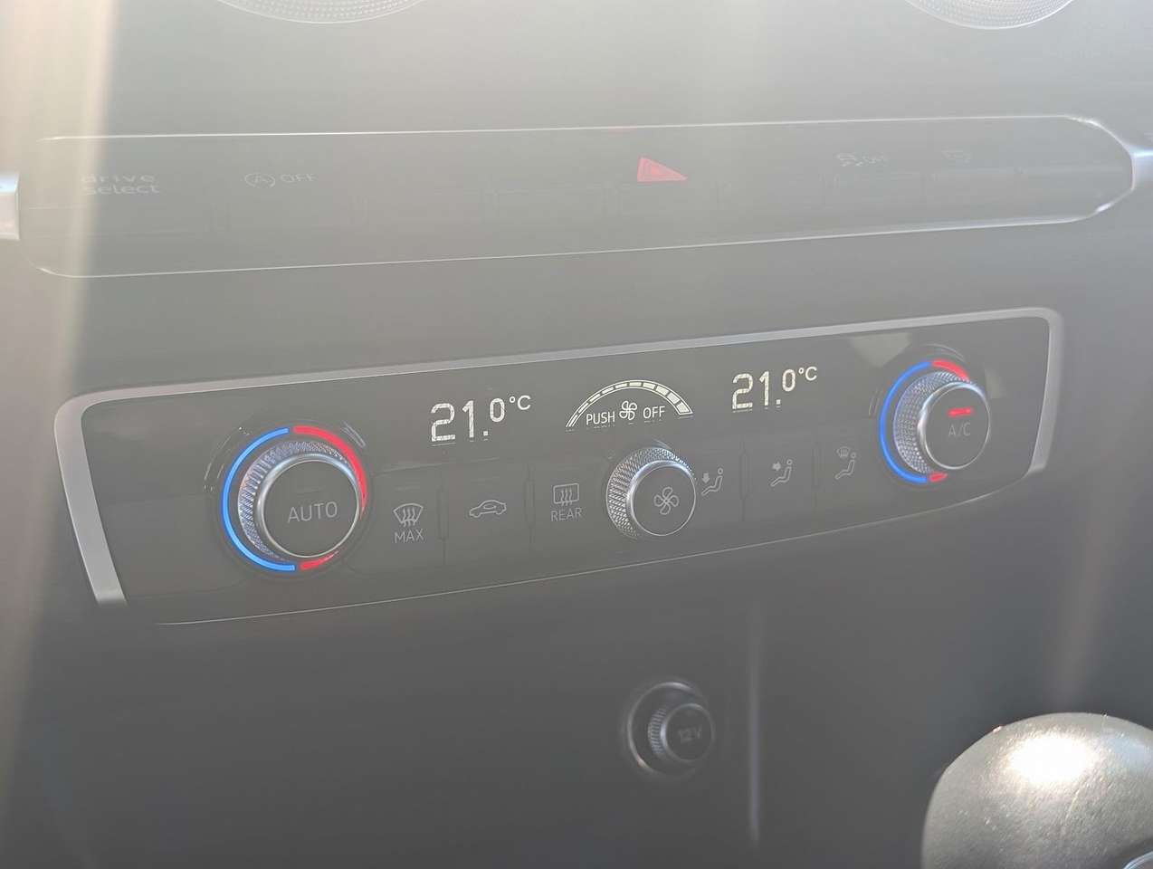 Audi A3  Limousine 30 TDI sport Navi. Automatik. PDC.