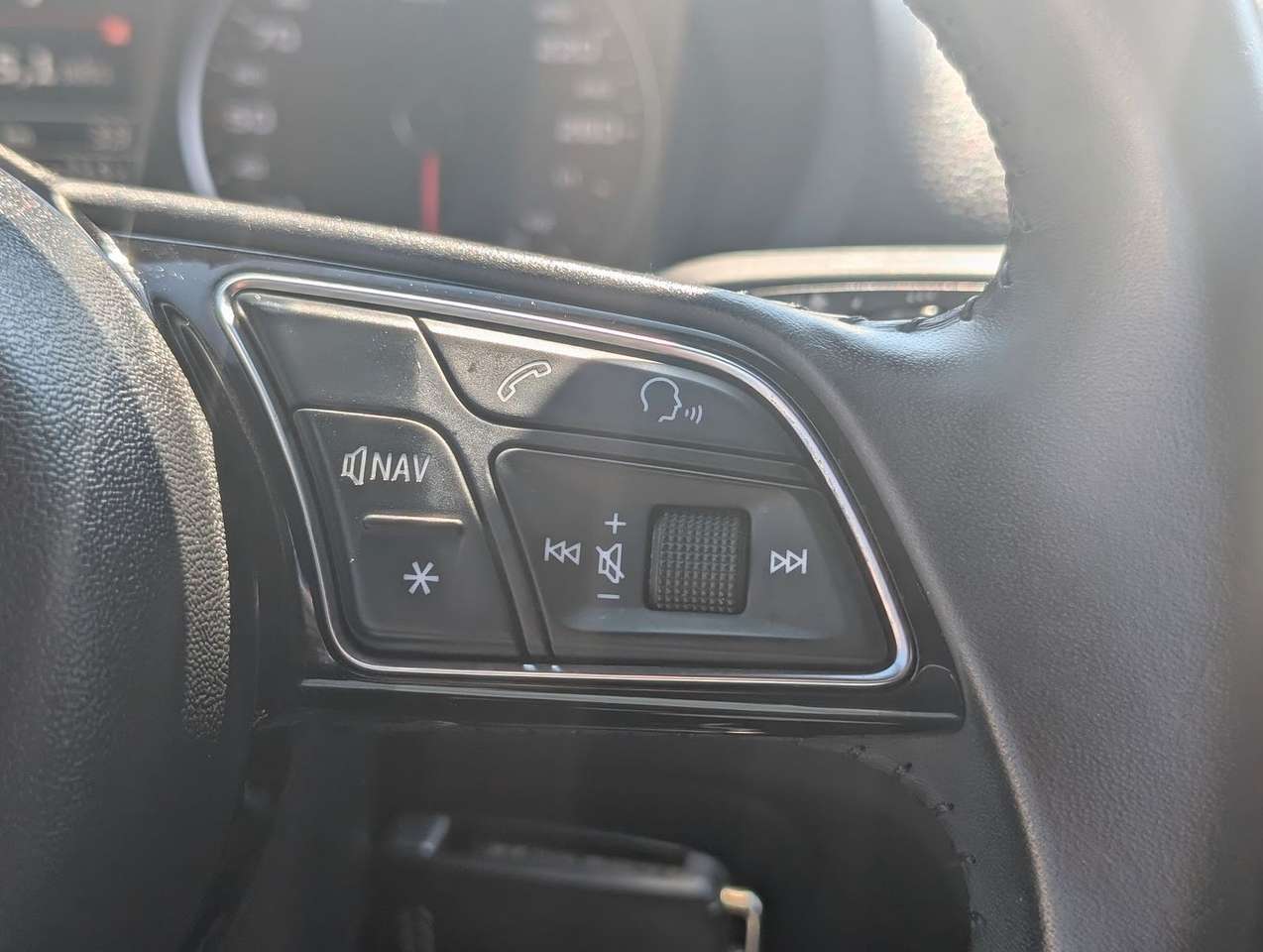 Audi A3  Limousine 30 TDI sport Navi. Automatik. PDC.