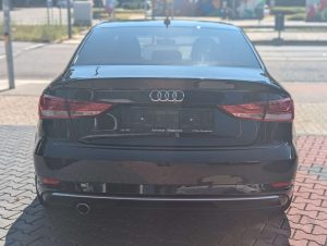 Audi A3  Limousine 30 TDI sport Navi. Automatik. PDC.