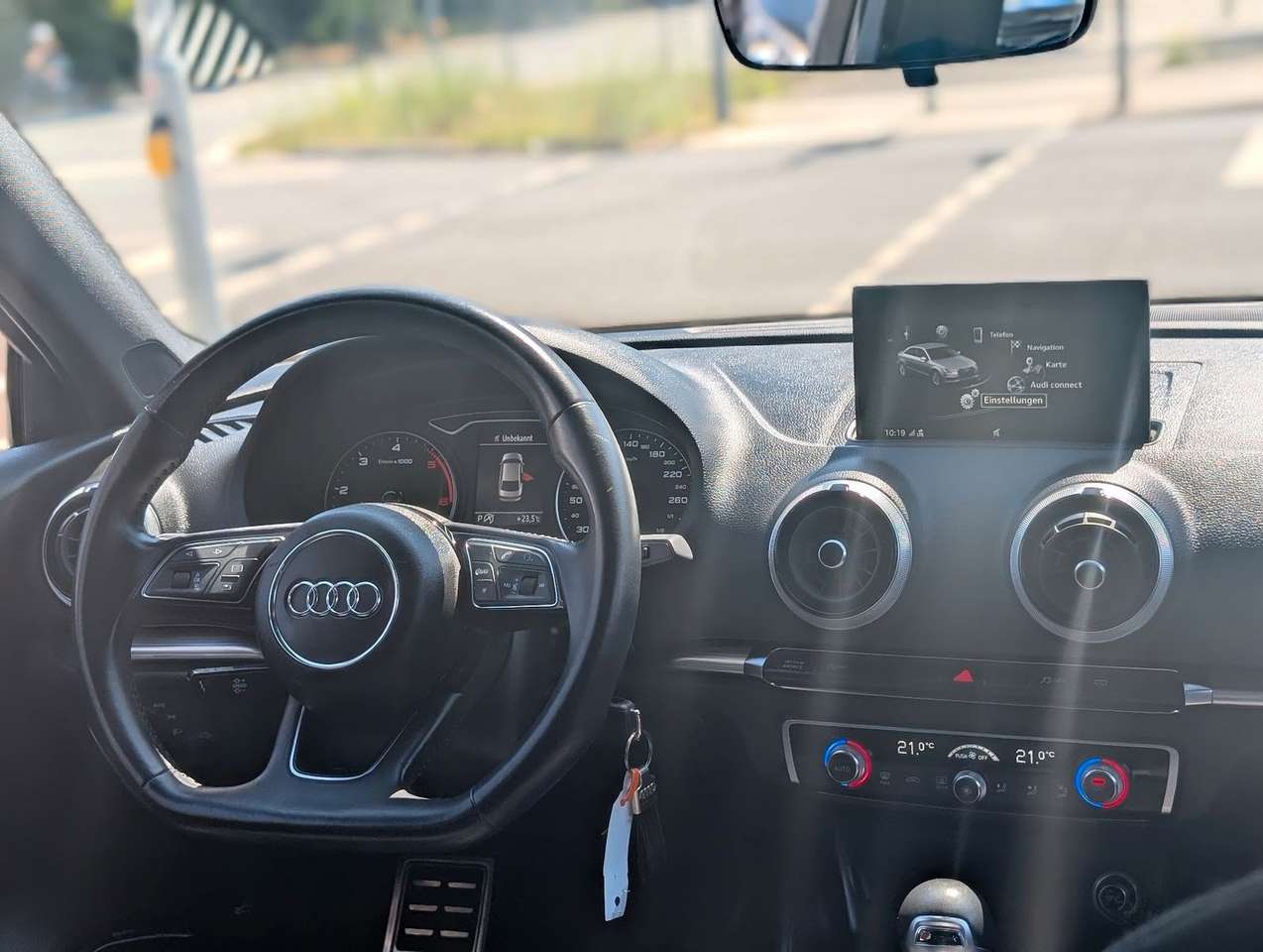 Audi A3  Limousine 30 TDI sport Navi. Automatik. PDC.