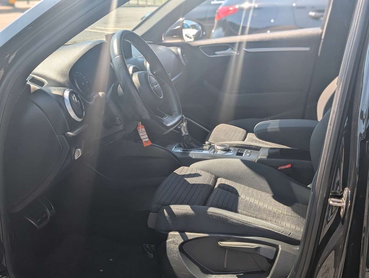 Audi A3  Limousine 30 TDI sport Navi. Automatik. PDC.