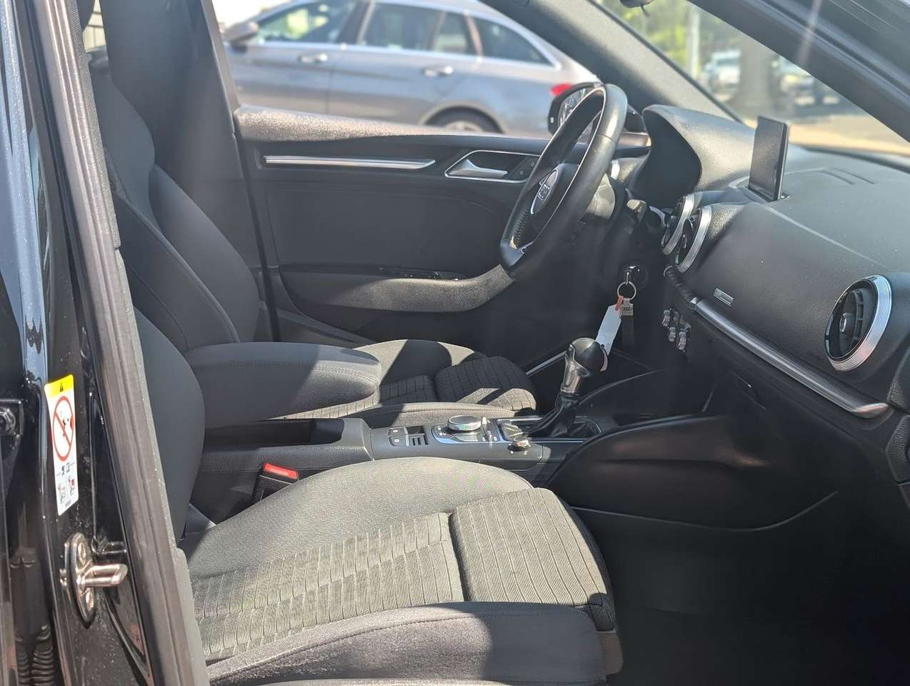 Audi A3  Limousine 30 TDI sport Navi. Automatik. PDC.