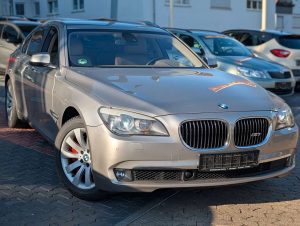 BMW 750  i RFK. Sitzh. Leder. Klimaaut. HECKROLLO