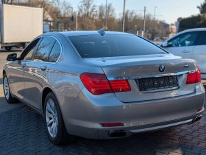 BMW 750  i RFK. Sitzh. Leder. Klimaaut. HECKROLLO