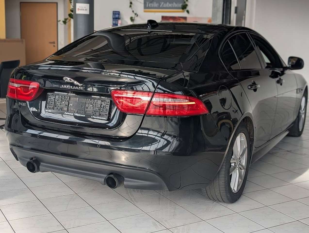 Jaguar XE  25t R-Sport AWD KAMERA Sitzheiz. PANORAMA