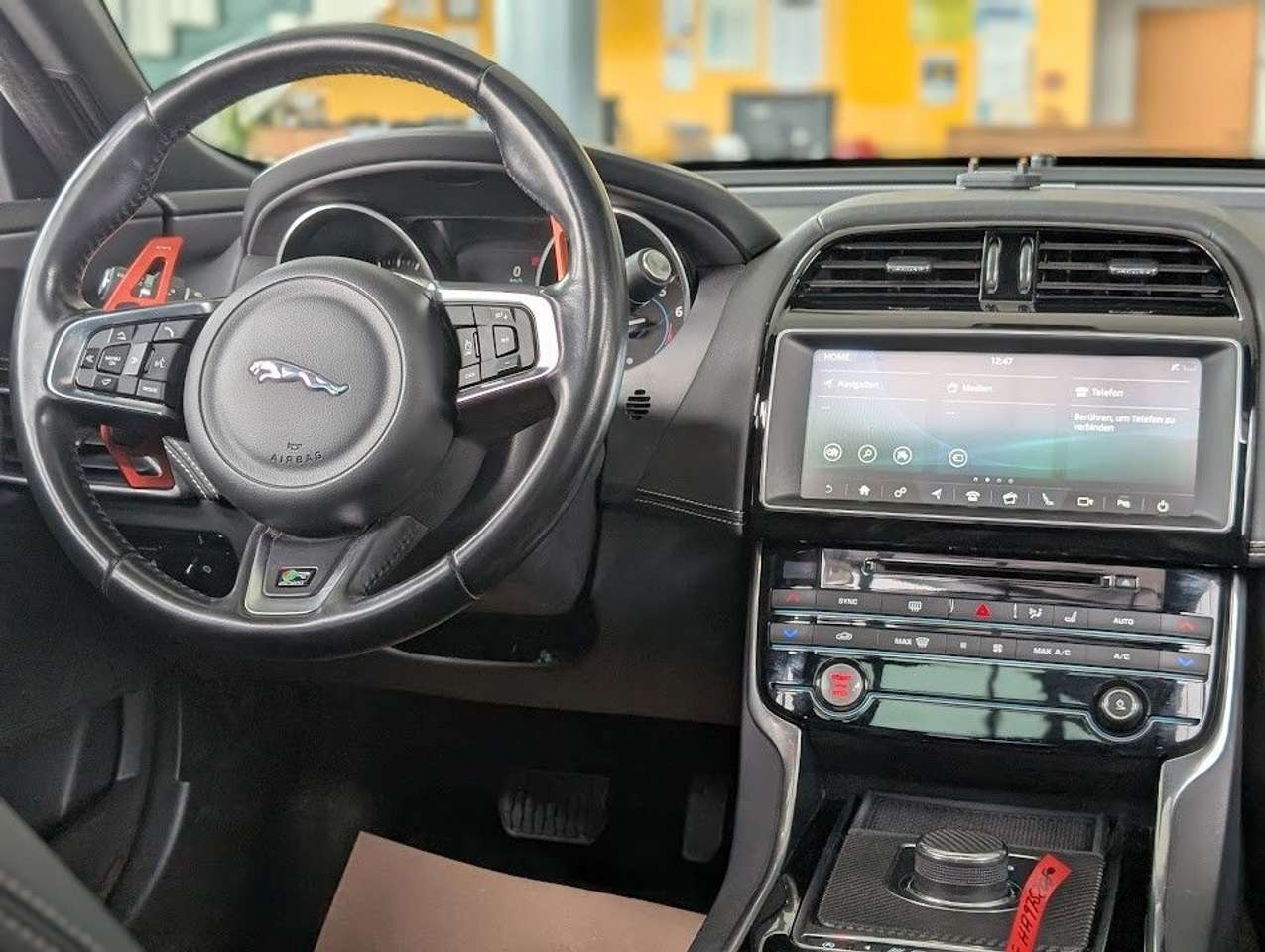 Jaguar XE  25t R-Sport AWD KAMERA Sitzheiz. PANORAMA