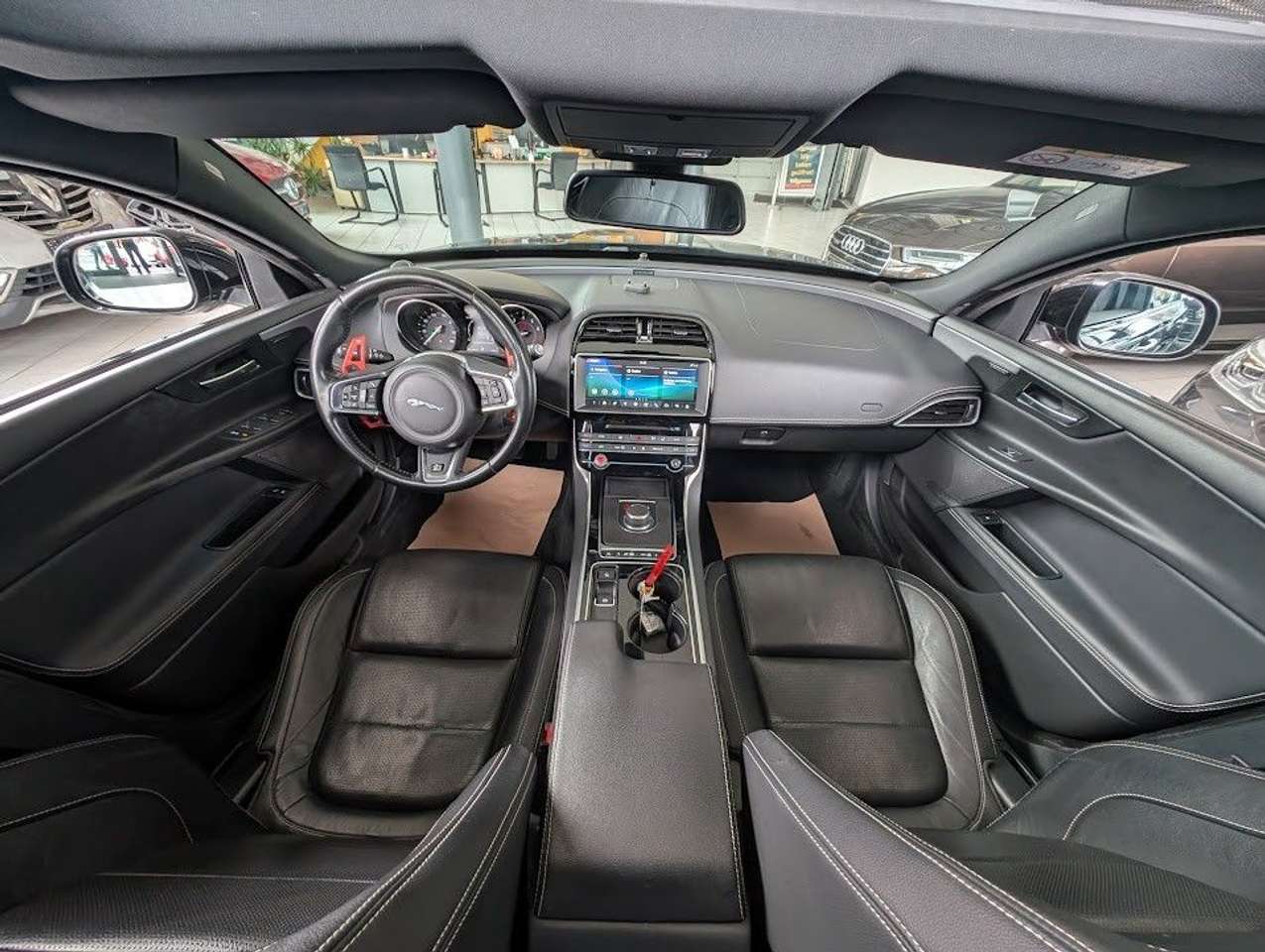 Jaguar XE  25t R-Sport AWD KAMERA Sitzheiz. PANORAMA