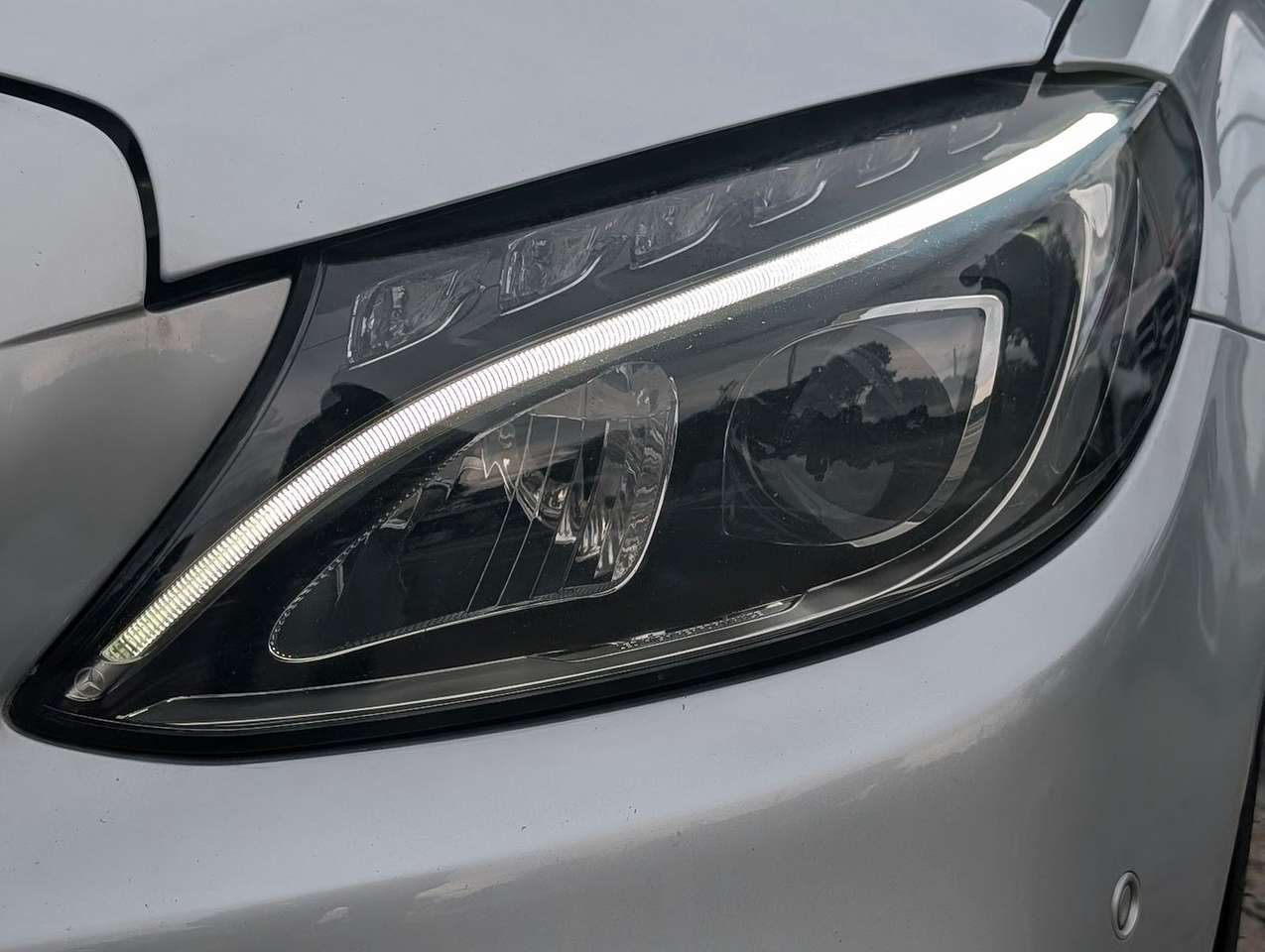 Mercedes-Benz C 180  BlueTec / d Sitzh. Navi. LED. BT AMG Line