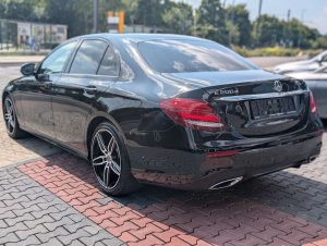 Mercedes-Benz E 200  d AMG-Line. AHK. RFK. Navi. *Distronic*