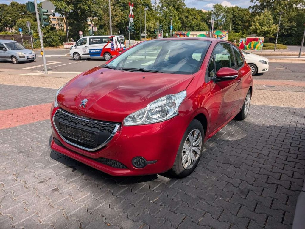 Peugeot 208  Active BT. PDC. Klima