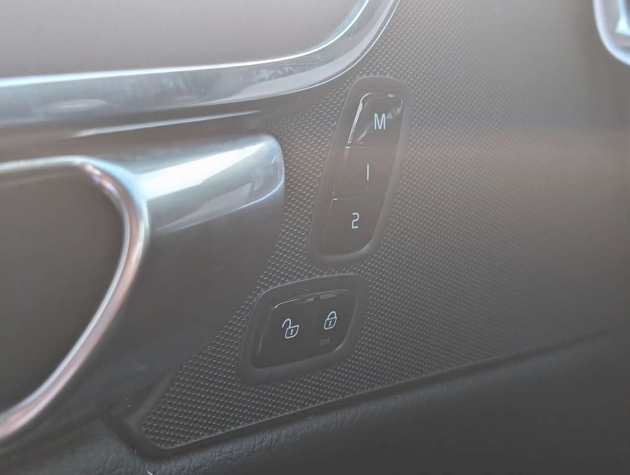 Volvo S90  2.0 D4 Momentum Automatik NAVI LEDER