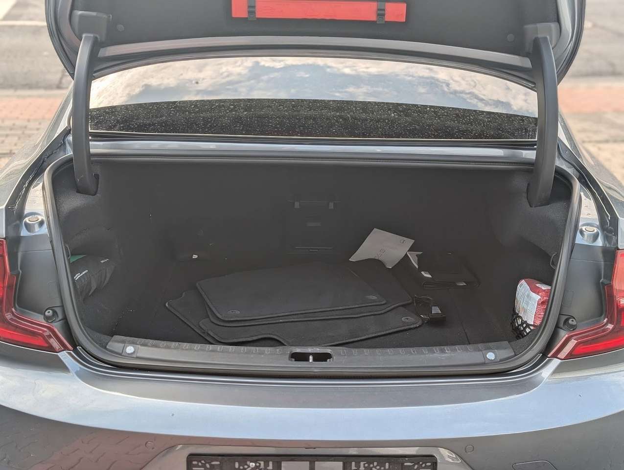 Volvo S90  2.0 D4 Momentum Automatik NAVI LEDER