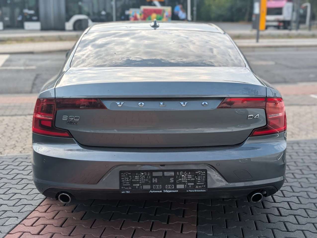 Volvo S90  2.0 D4 Momentum Automatik NAVI LEDER
