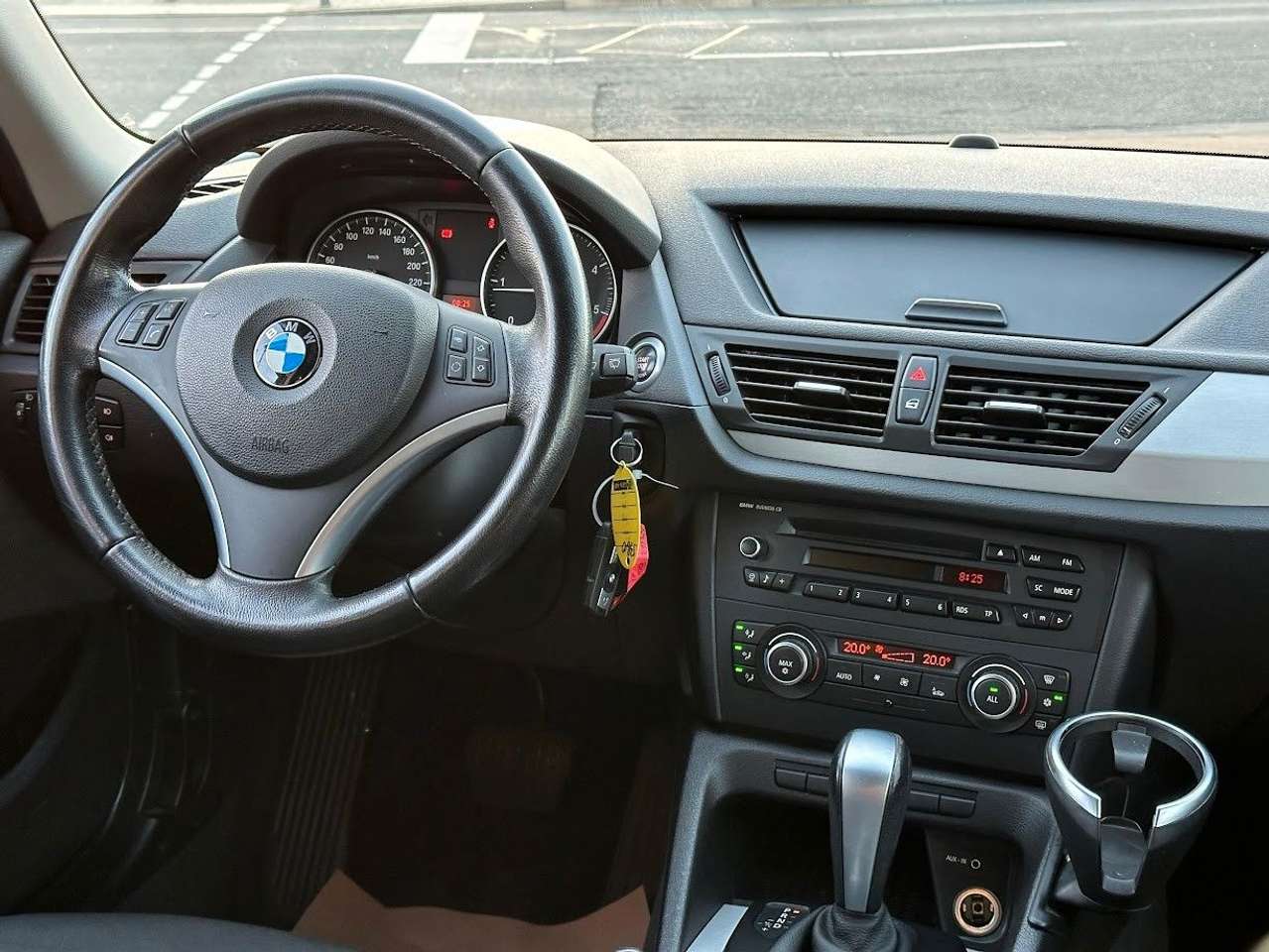 BMW X1  18d sDrive Automatik Becherhalter TÜV NEU