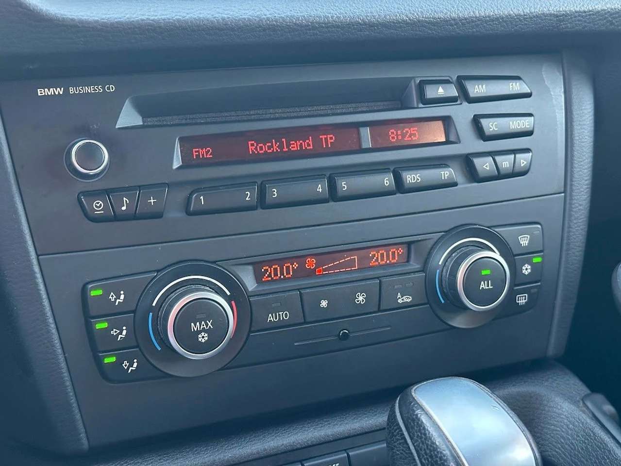 BMW X1  18d sDrive Automatik Becherhalter TÜV NEU