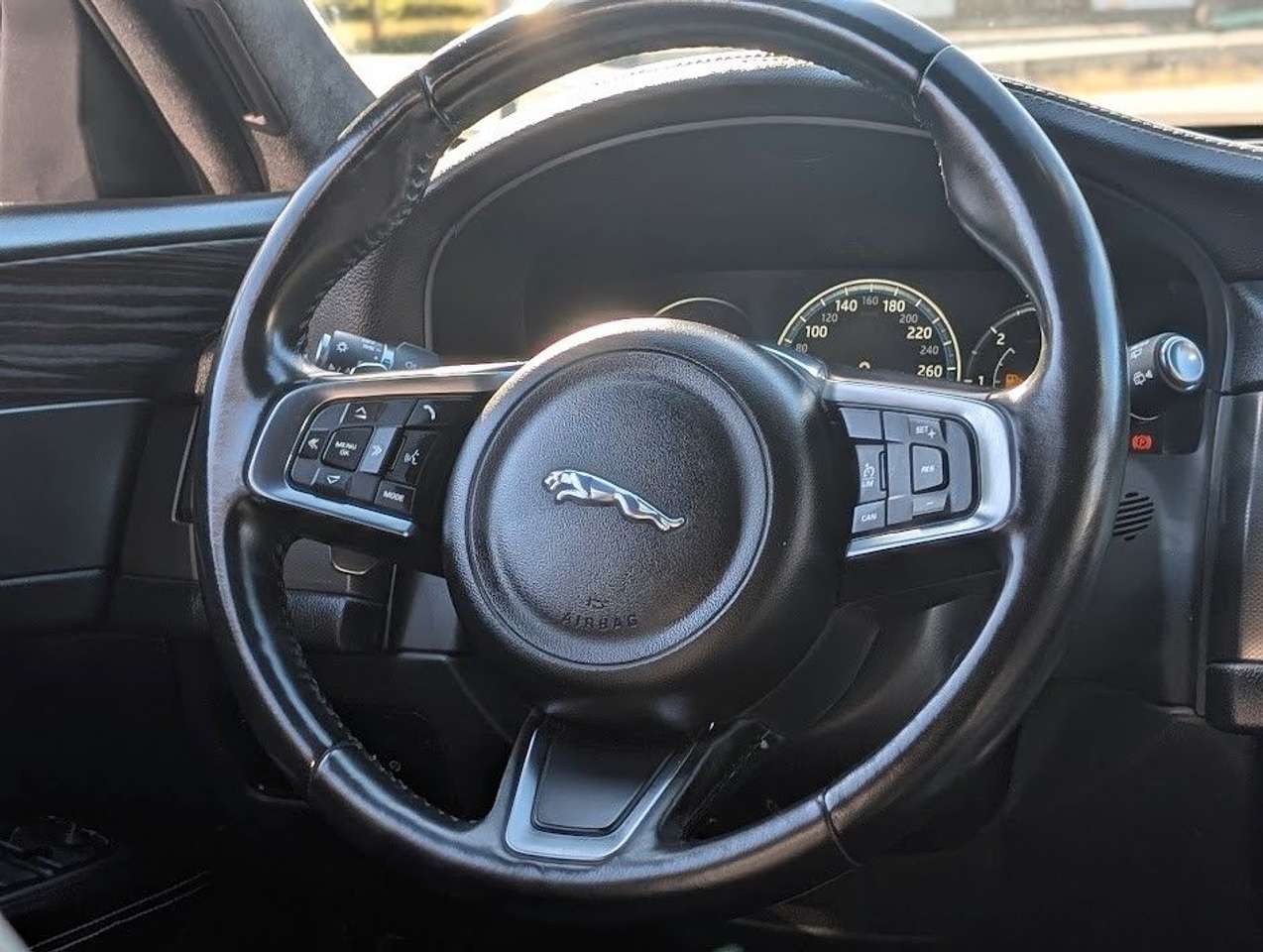 Jaguar XF  25d AWD SB R-SportBlackPackChequeredFlag