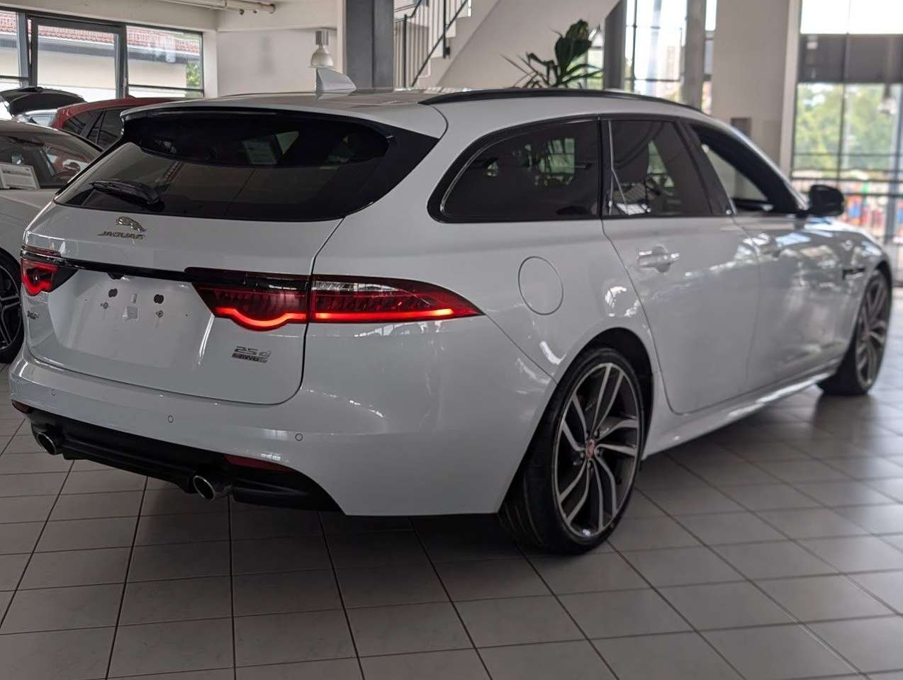 Jaguar XF  25d AWD SB R-SportBlackPackChequeredFlag