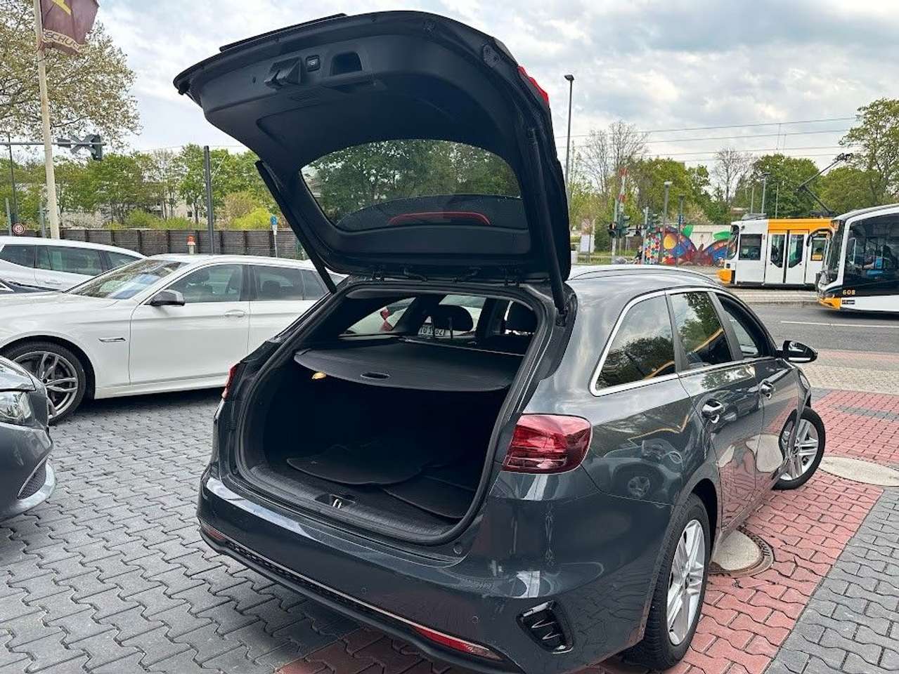 Kia Ceed SW / cee'd SW  cee’d 1.6 CRDI Automatik Kamera NAVI Leder