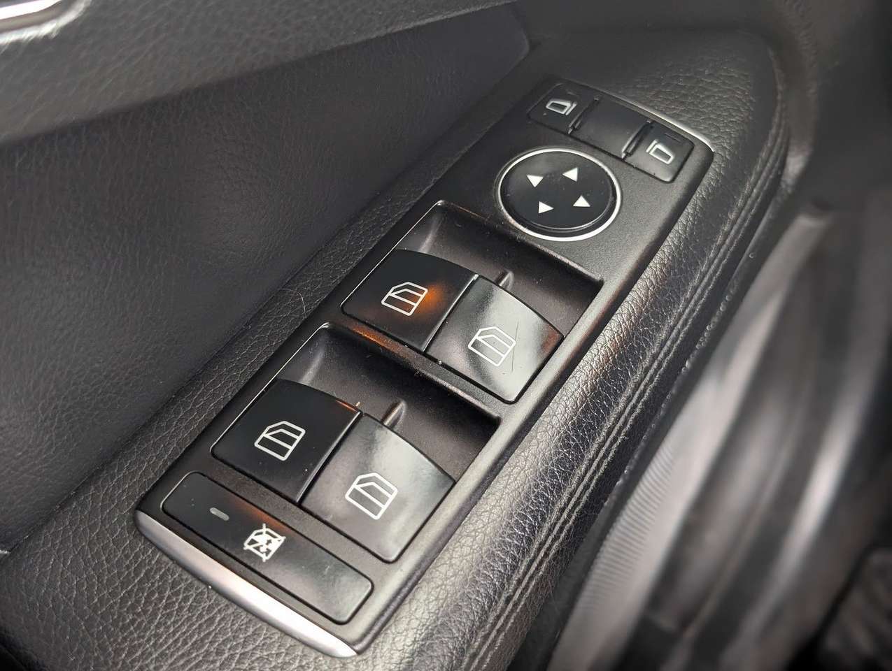 Mercedes-Benz E 200  E200 Avantgarde Leder LED PDC Navi ab 149€/Monat