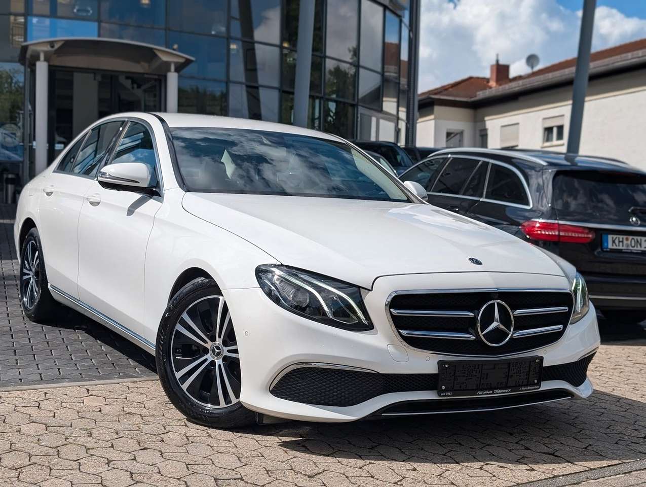Mercedes-Benz E 220  E220d 9G Avantgarde LED PDC NAVI Kamera