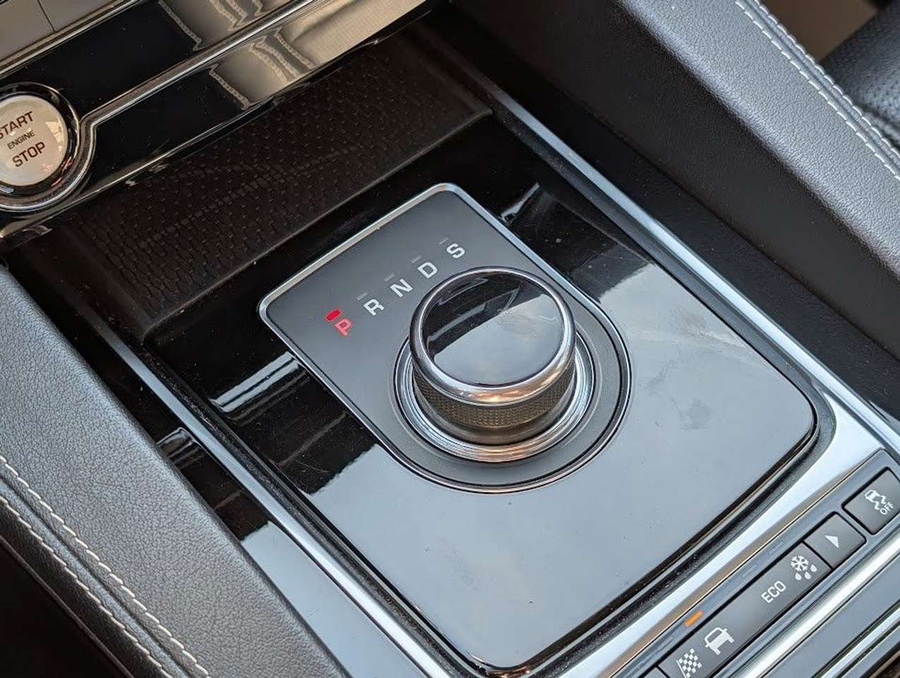 Jaguar F-Pace  F-PACE R-Sport AWD 4×4 Sitzh. Navi. RFK. Bi-Xeno
