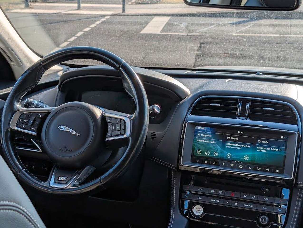 Jaguar F-Pace  F-PACE R-Sport AWD 4×4 Sitzh. Navi. RFK. Bi-Xeno