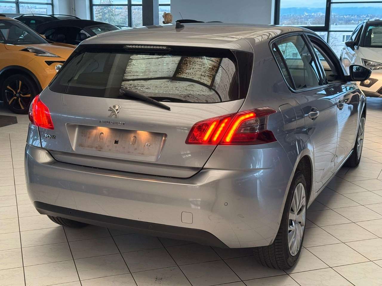 Peugeot 308  1.5 HDI 110 PFLEGEFAHRZEUG SPARSAM