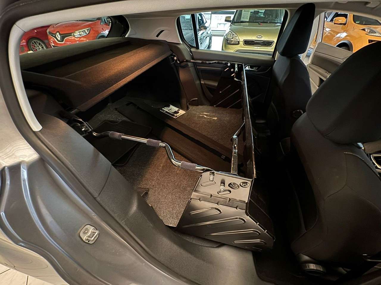 Peugeot 308  1.5 HDI 110 PFLEGEFAHRZEUG SPARSAM