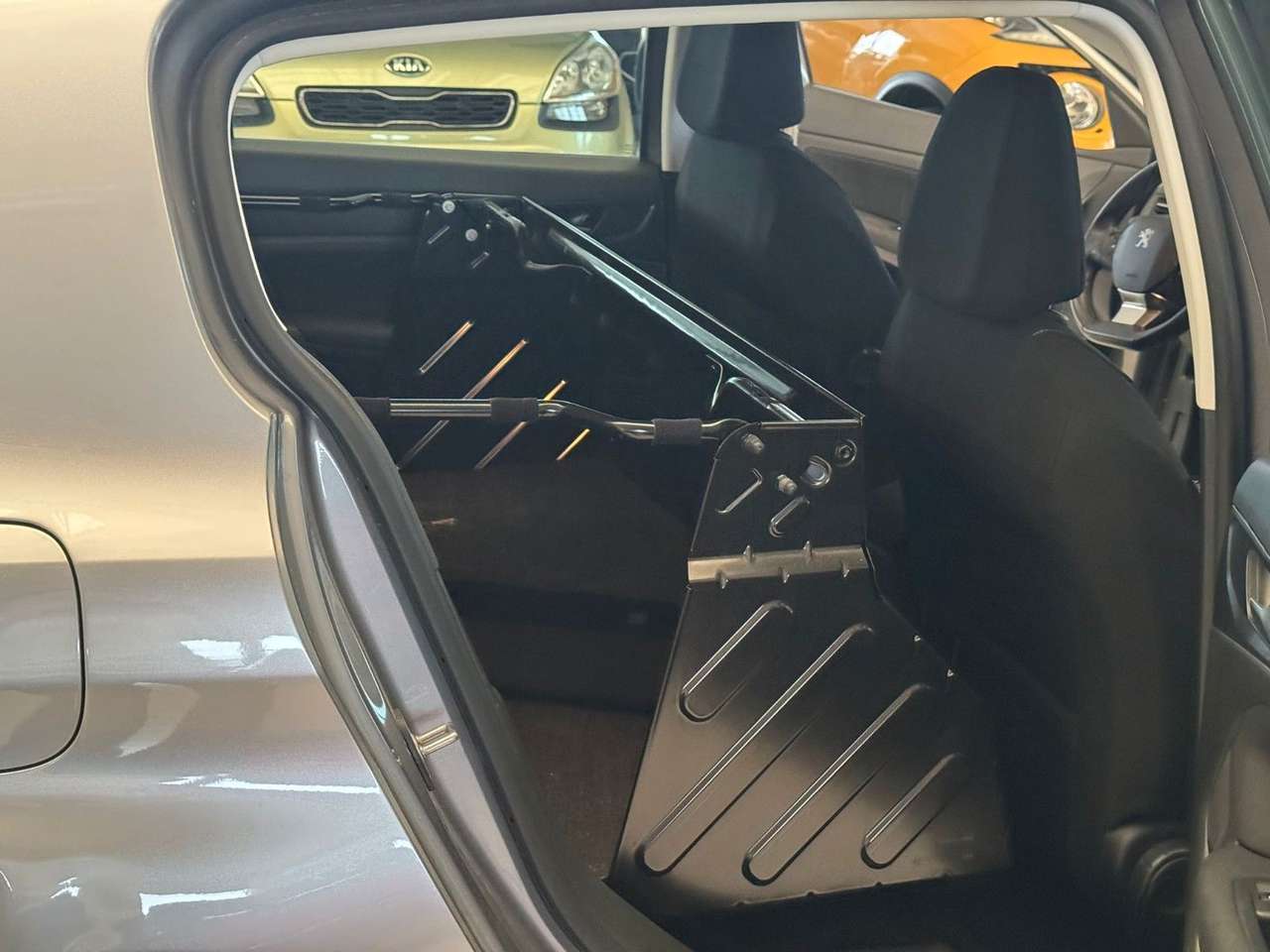 Peugeot 308  1.5 HDI 110 PFLEGEFAHRZEUG SPARSAM