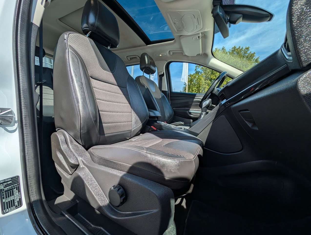 Ford Kuga  Individual Automatik BiXenon Panorama Leder
