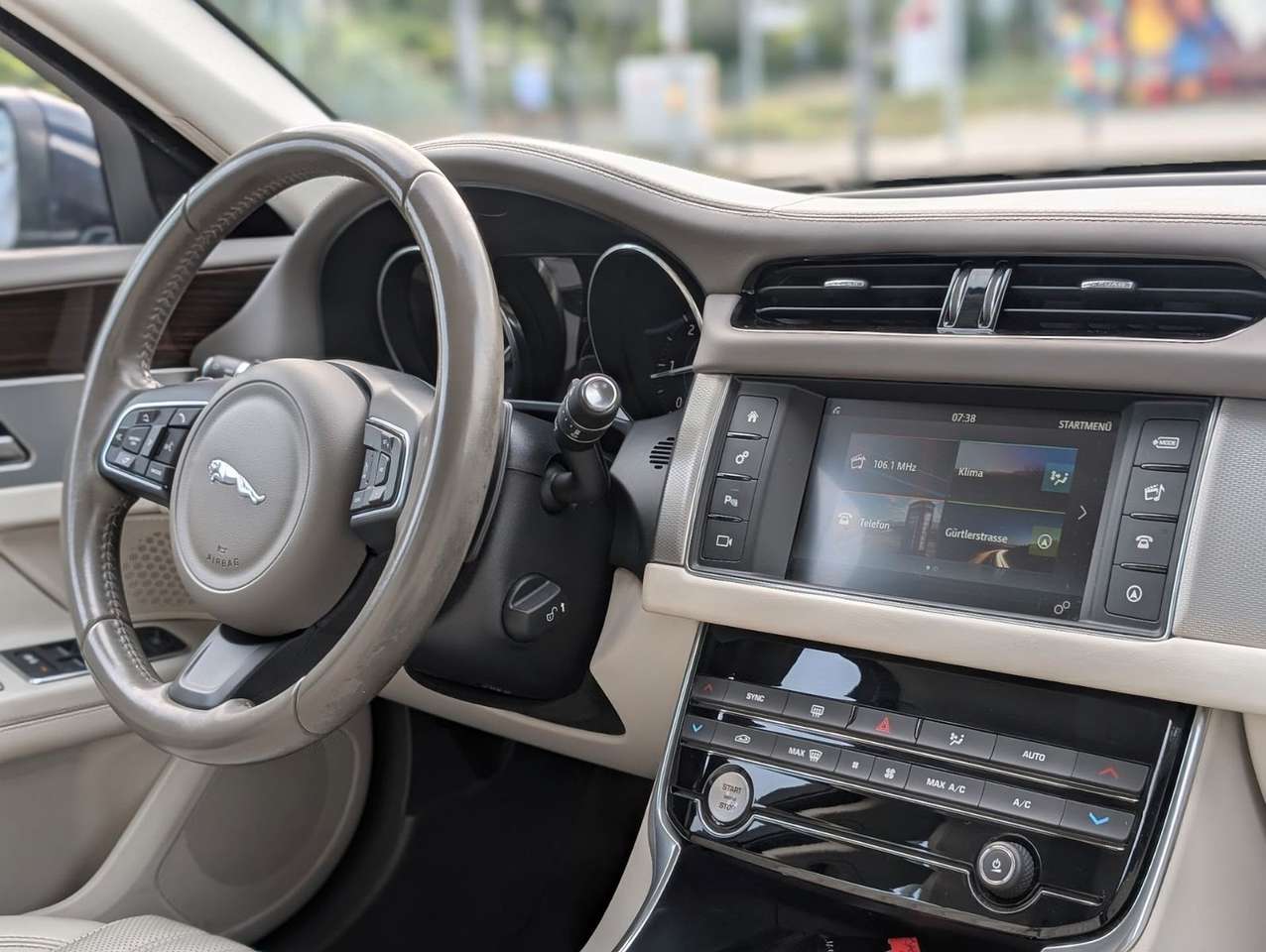 Jaguar XF  20d Portfolio 8G LED NAVI LEDER KAMERA ab199€