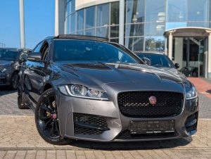 Jaguar XF  R-Sport 1 Hand. Schiebedach. Navi. Bi-Xenon.