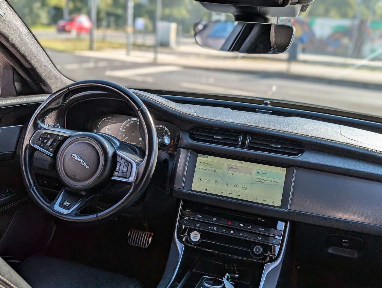 Jaguar XF  R-Sport 1 Hand. Schiebedach. Navi. Bi-Xenon.