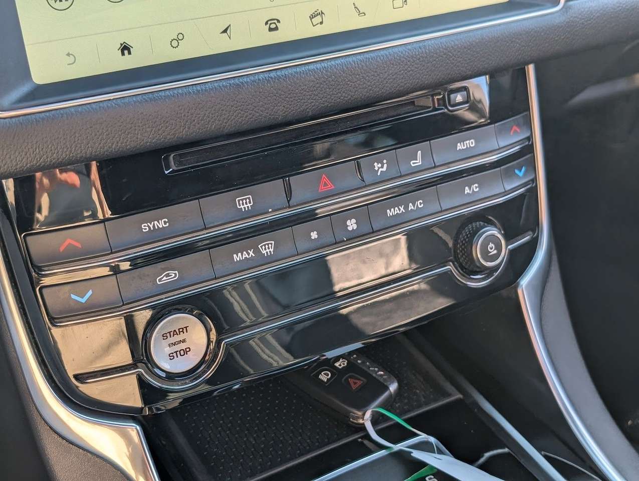 Jaguar XF  R-Sport 1 Hand. Schiebedach. Navi. Bi-Xenon.