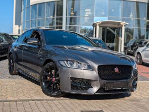 Jaguar XF  R-Sport 1 Hand. Schiebedach. Navi. Bi-Xenon.